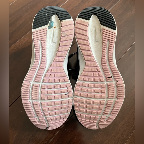 EUC - Nike Quest 3 Womens Mesh Workout Running Shoes Size 6 / Girls 4.5 - Picture 6 of 7